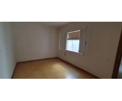 SE VENDE PISO JUNTO A PUERTA DE MARTOS.