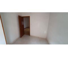 SE VENDE PISO JUNTO A PUERTA DE MARTOS.