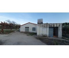 SE VENDE CASA DE CAMPO CON TERRENO