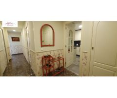 SE VENDE PISO EN RESIDENCIAL CON PISCINA JUNTO AL HOSPITAL UNIVERSITARIO.