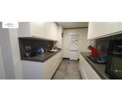 SE VENDE PISO EN RESIDENCIAL CON PISCINA JUNTO AL HOSPITAL UNIVERSITARIO.