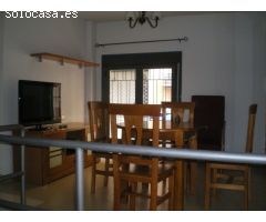 SE ALQUILA APARTAMENTO EN JARDINILLOS.