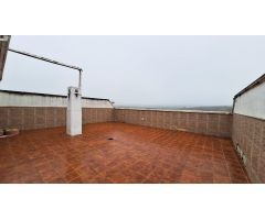 PISO EN GUALDALCÁZAR CON GRAN TERRAZA SOLARIUM Y PATIO