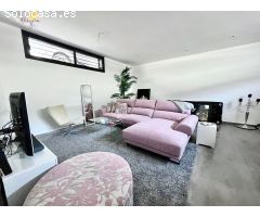 VILLA  DE LUJO EN TORREVIEJA, PRIMERA LINEA DE MAR.