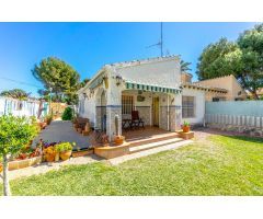 Villa adosada estilo mediterráneo en Punta Prima, Torrevieja.