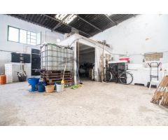NAVE EN LA ZONA DEL CHAPARRAL