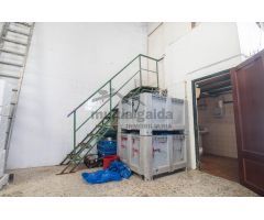 NAVE EN LA ZONA DEL CHAPARRAL