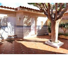 MAGNIFICO CHALET EN PLAYA GRANDE