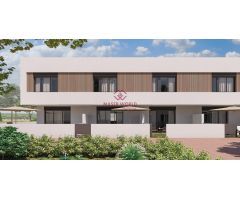 Casas adosadas y casas adosadas en esquina de nueva construcción en Pilar de la Horadada