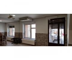 Se alquila Local Comercial destinado a Bar.