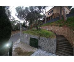 Villa con hermosas vistas al mar y a la montaña