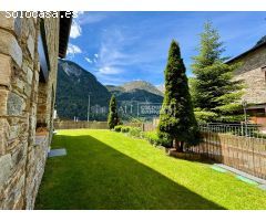ESPECTACULAR CHALET ADOSADO EN ARINSAL CON VISTAS Y JARDIN