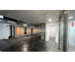 LOCAL COMERCIAL DE 500 METROS DELANTE DEL GOBIERNO DE ANDORRA