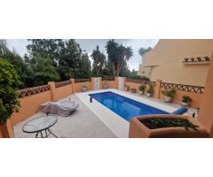 PRECIOSA CASA CON PISCINA PRIVADA