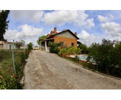 Se vende casa independiente con piscina en Mentrida Toledo