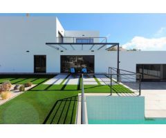 Nueva villa moderna / contemporánea construida en 2019 en la encantadora Urbanización Valtocado