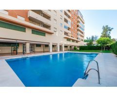 ÁTICO DUPLEX CON CUATRO HABITACIONES, SOLARIUM Y PISCINA.