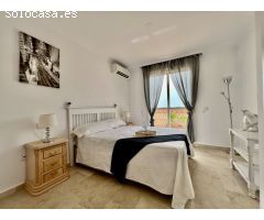 ÁTICO DUPLEX CON CUATRO HABITACIONES, SOLARIUM Y PISCINA.