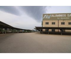 TRES AMPLIAS NAVES INDUSTRIALES MÁS TERRENO DE 7000M2 EN POLG INDUSTRIAL