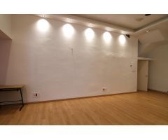 Se vende Local comercial de 43 m2 útil aproximadamente en zona comercial.