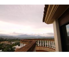 CHALET CON PISCINA A LA VENTA EN SIERRA GORDA