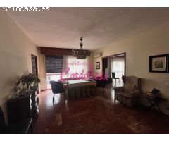 MAGNIFICO PISO EN ZONA COLON CON GARAJE Y TRATERO!!!!!!