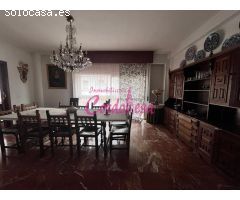 MAGNIFICO PISO EN ZONA COLON CON GARAJE Y TRATERO!!!!!!