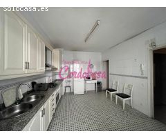 MAGNIFICO PISO EN ZONA COLON CON GARAJE Y TRATERO!!!!!!