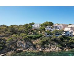 Impresionante villa de estilo mediterraneo con acceso directo al mar en Torrenova
