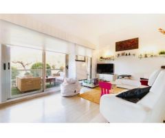 Exclusivo dúplex en planta baja en La Bonanova, con acceso directo a la piscina y jardines comunitar