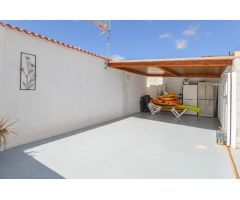 Chalet reformado de 4 dormitorios y piscina privada en Tauro