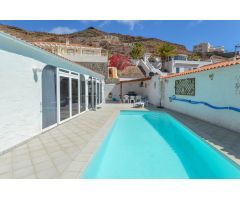 Chalet reformado de 4 dormitorios y piscina privada en Tauro