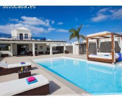Villa de lujo en complejo residencial en Yaiza