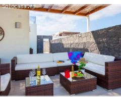Villa de lujo en complejo residencial en Yaiza