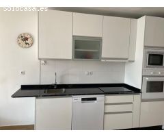 Bungalow de 2 dormitorios reformado y con terraza y el Campo Internacional