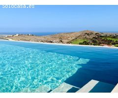 Villa de lujo de 3 dormitorios con piscina y vistas de encanto al mar en Salobre Golf