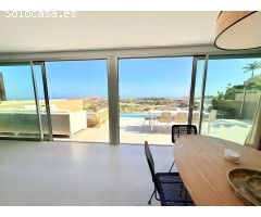 Villa de lujo de 3 dormitorios con piscina y vistas de encanto al mar en Salobre Golf
