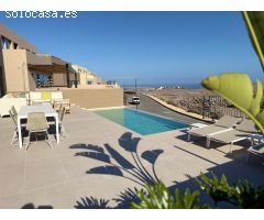 Villa de lujo de 3 dormitorios con piscina y vistas de encanto al mar en Salobre Golf