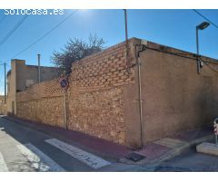Oportunidad - Casa a reformar con gran parcela en la Calle Mayor de Corvera