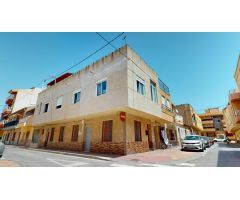 Oportunidad Única a escasos metros de las playas de Los Alcázares: ¡Dos viviendas en una!