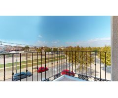 Amplio Piso en 2ª Planta con Vistas Despejadas a la Rambla y Balcón en Pilar de la Horadada