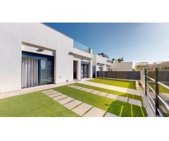 Villa en planta baja semiadosada en Lo Romero Golf, Pilar de la Horadada