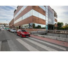 Espectacular edificio a las puertas de Granada , con un uso terciario , con 5 plantas.