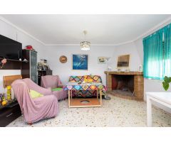 Magnífica casa en Fuente Vaqueros con gran parcela.