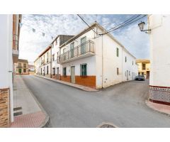 Doble Encanto en Ventas de Huelma: Dos Casas en una. ¡Descubre tu Nuevo Hogar!