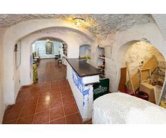 Cueva en el Sacromonte con magnífica ubicación.