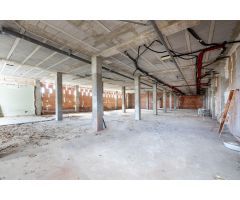GRAN LOCAL EN VENTA EN GRANADA - AEROPUERTO