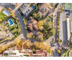 chalet independiente con la mejor parcela en la prestigiosa  urbanización de el serrallo