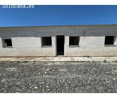 Parcela rústica con vivienda en Fuente Vaqueros