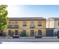 PRECIOSA CASA CON TERRENO EN PASEO DE LA REINA, FUENTE VAQUEROS